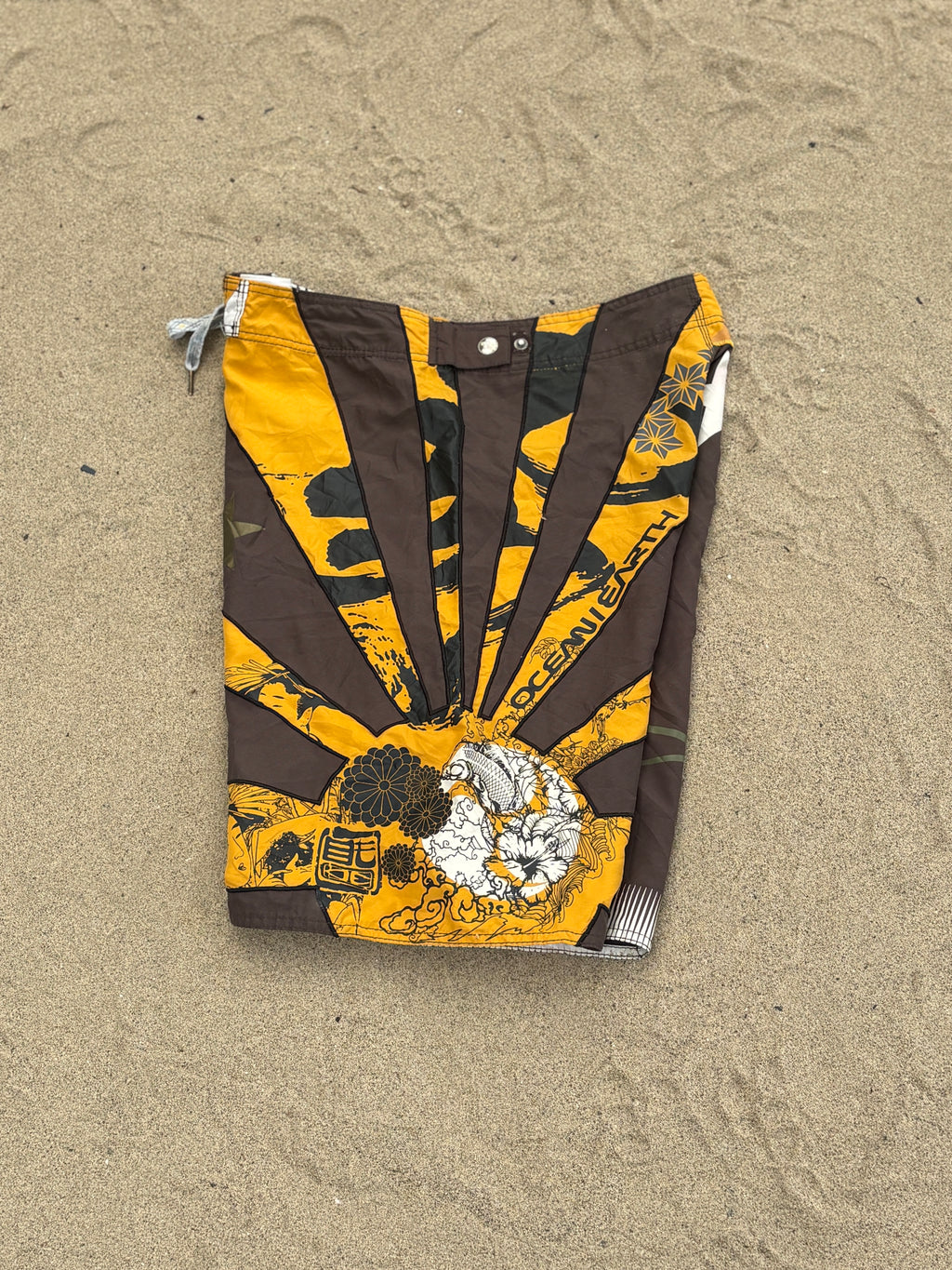 Ocean Earth Rising Sun board shorts L